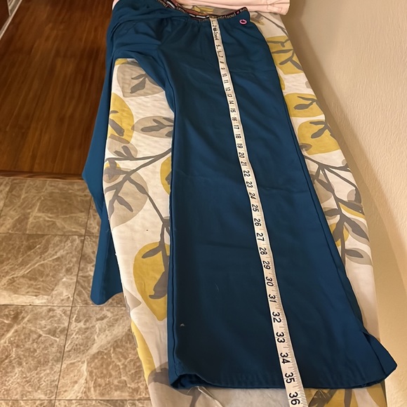 Heartsoul scrubs women’s Pitter-Pat shaped V-Neck top and pants - Picture 10 of 13